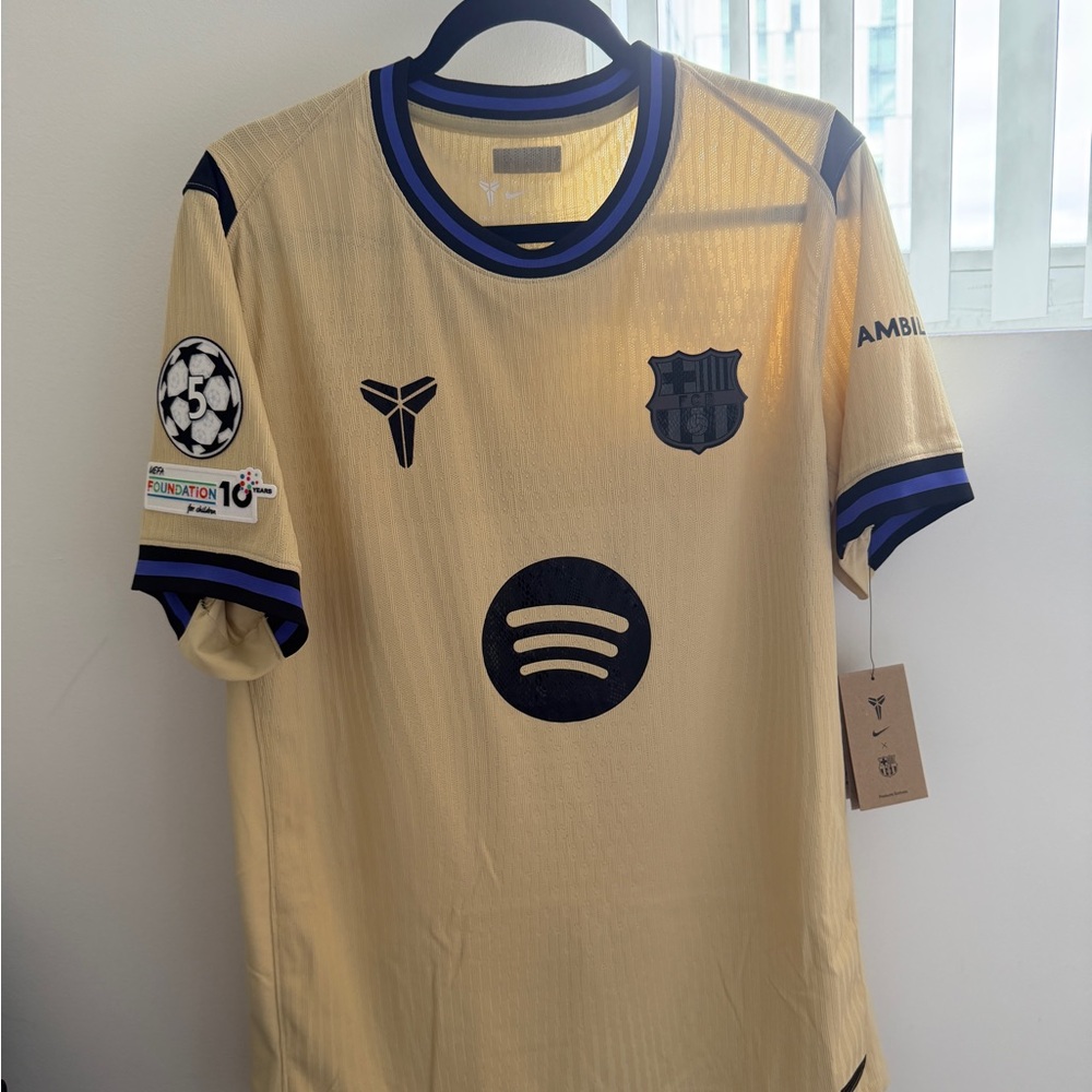 Lamine Yamal FC BARCELONA
25/26 AWAY PLAYER Version KOBE MAMBA DRI-FIT ADV